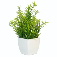 Planta pequeña artificial con maceta